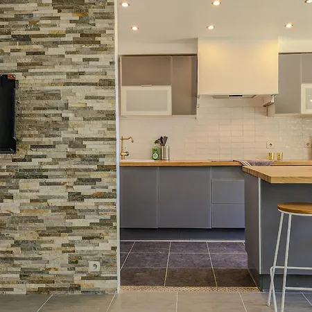 Apartment For 8 Guests In Center