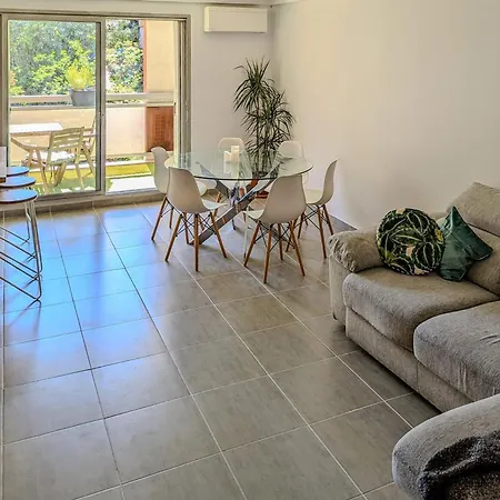 Apartment For 8 Guests In Center
